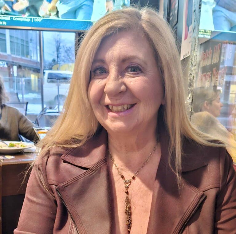 About Denise Wells of Dee Clutter - BIO Picture